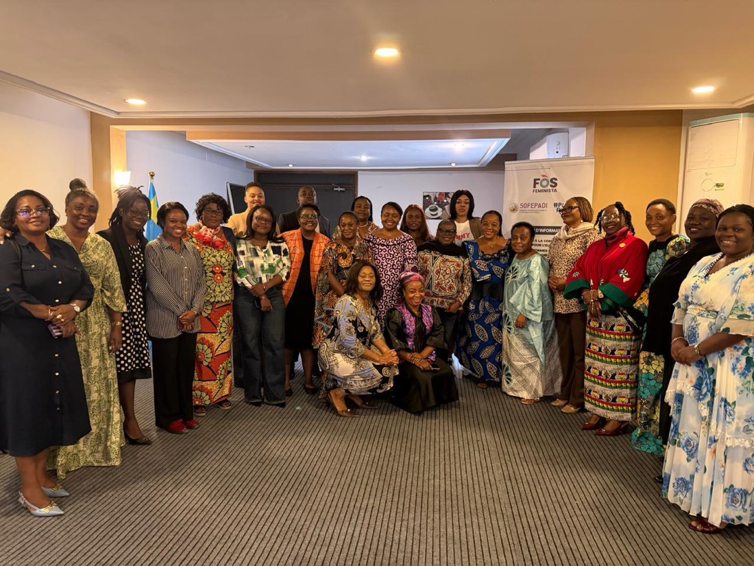 Groupe de femmes de la société civile congolaise réunies à Kinshasa pour analyser la convention CEVAWG